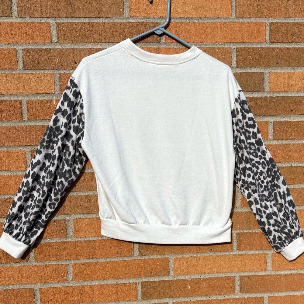 Leopard Print Sleeve Sweatshirt - Picture 2 of 4